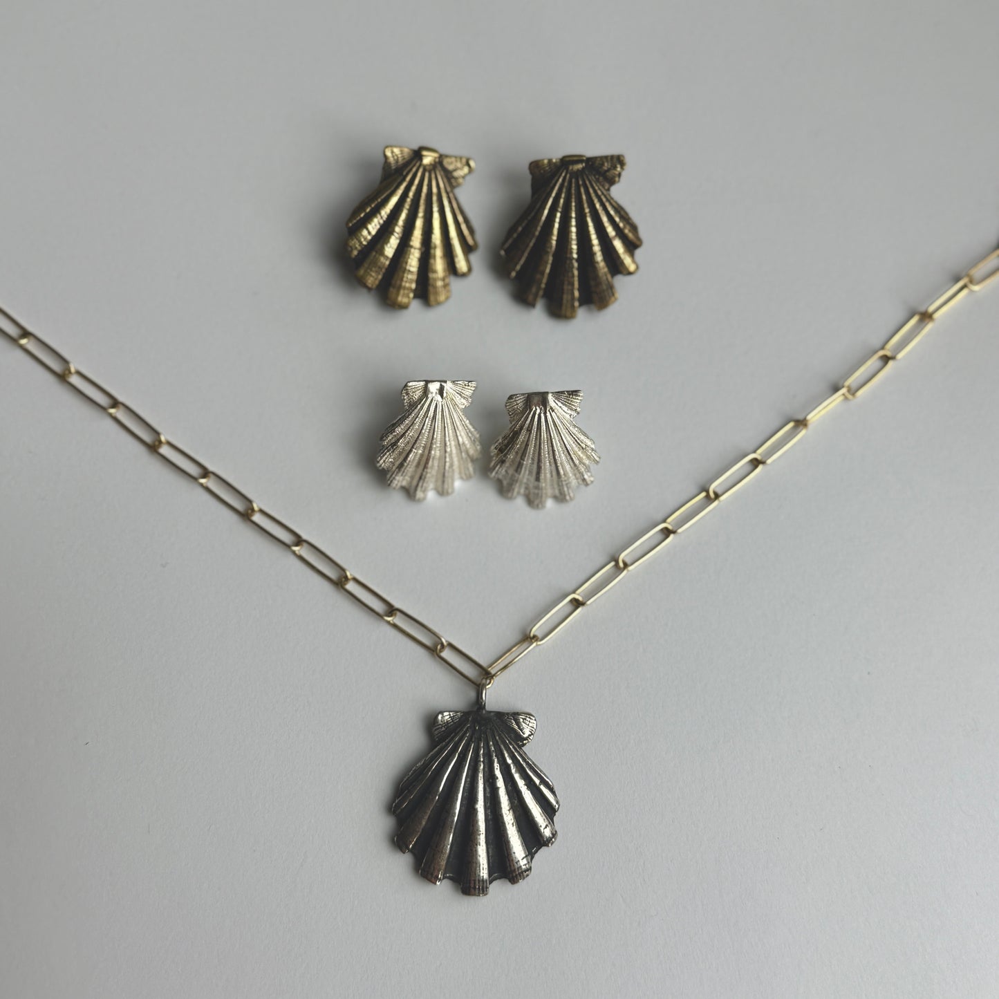 Pecten Shell Studs