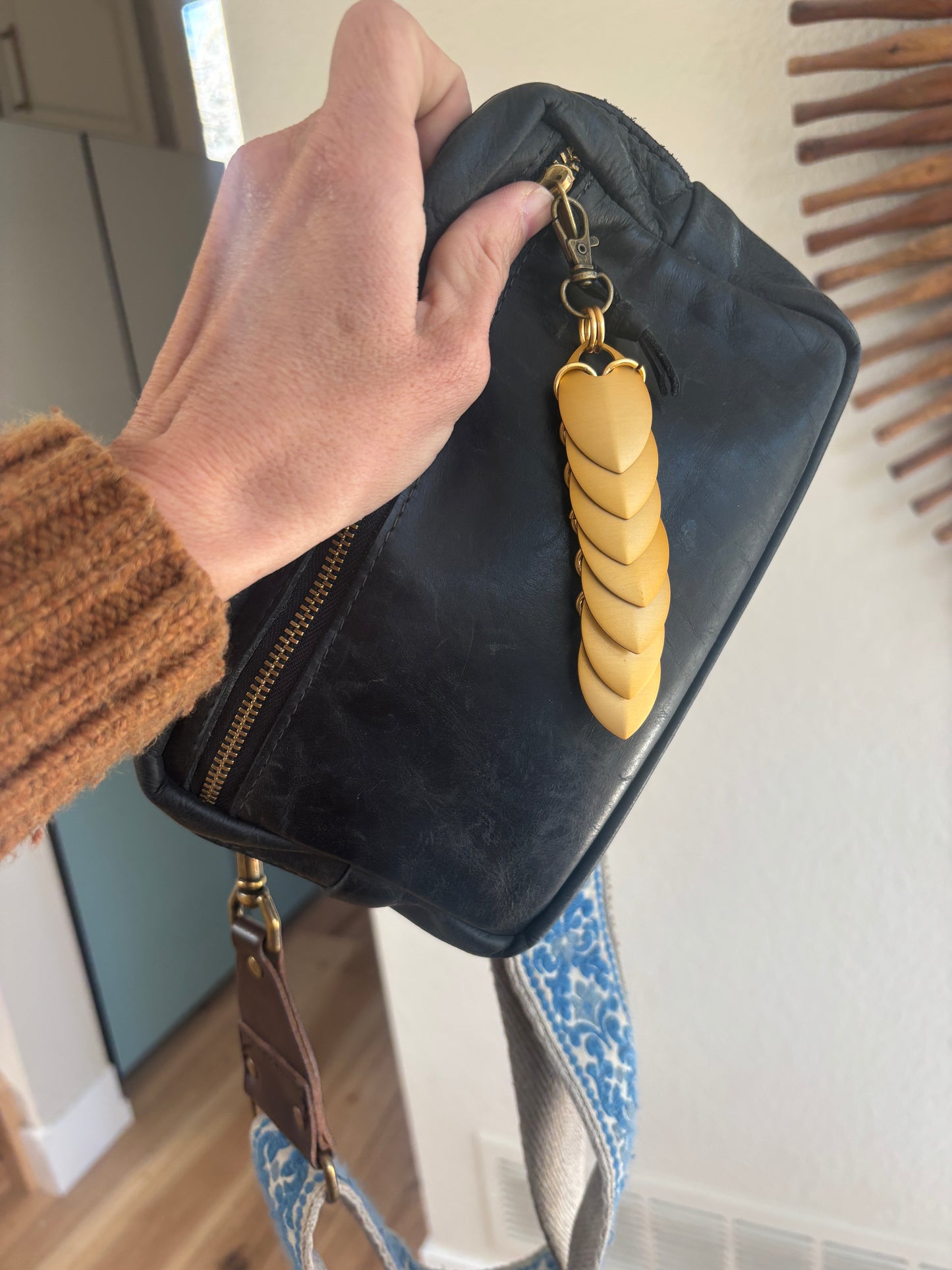 Scale Zipper Pull
