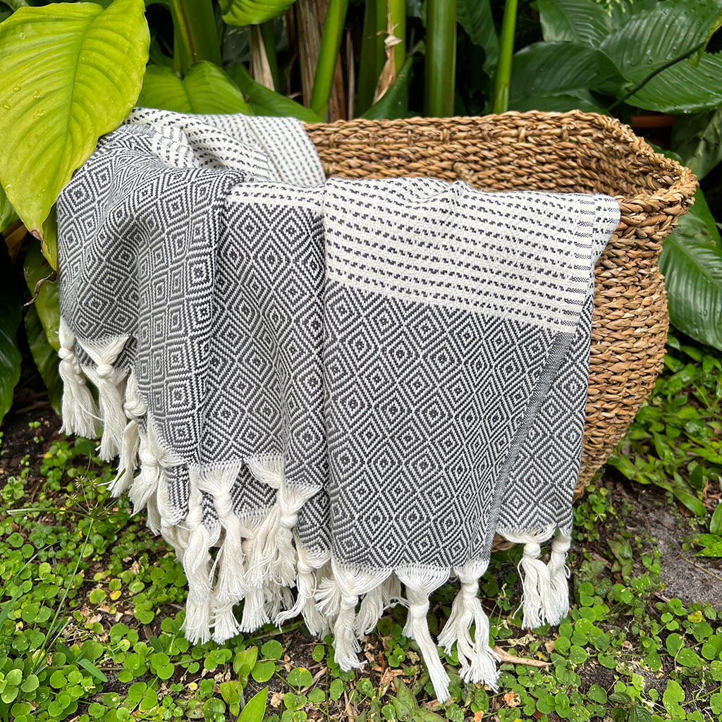 black diamond throw